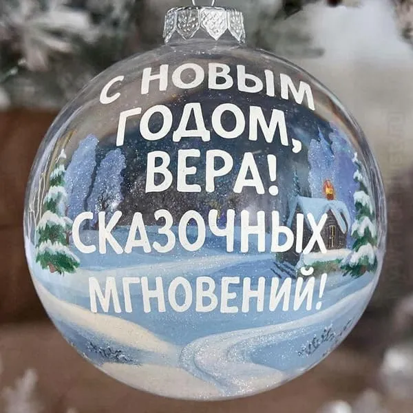 Маленькая баночка мёда, ложечка и ломтик лимона на столе — С Новым годом, Вера! Мёда, радости и вдохновения.